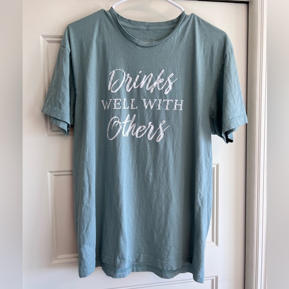 maurices “Drinks Well With Others” T-Shirt - Size L - Picture 1 of 3